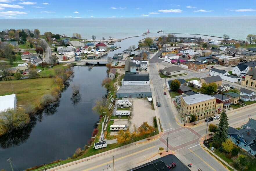Captain K's Marina, Dockage and Camping 5 Photos Algoma, WI
