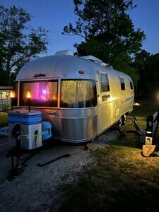 E9aec96d644e 1986 Airstream At Night Good