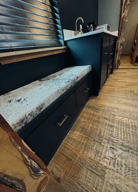 Drawers & Luggage Area in Lodge 1