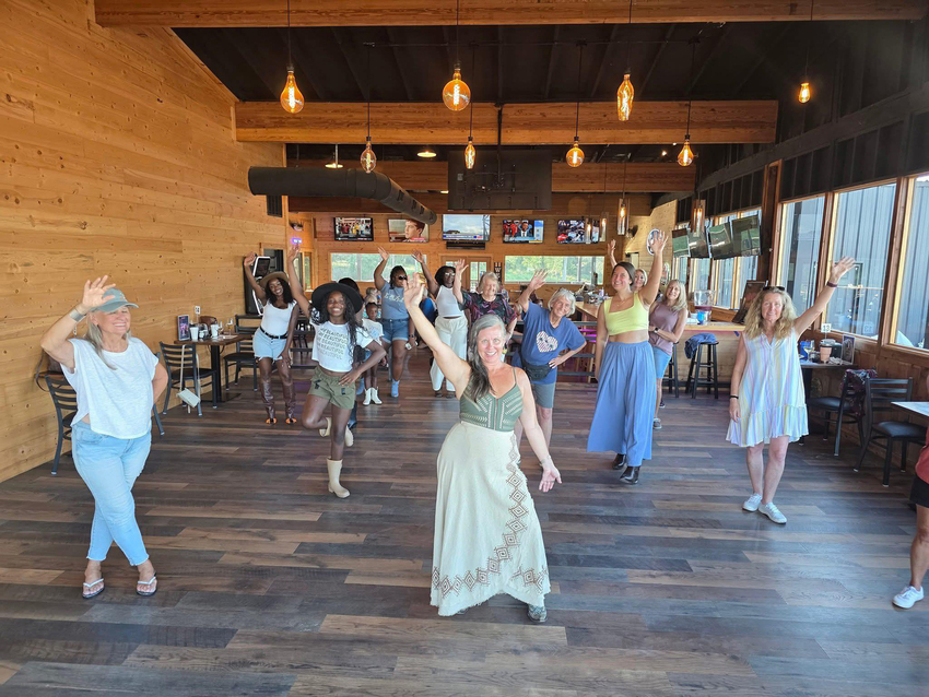 Line Dancing Restaurant Tvs Sm