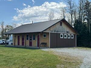 Golden Leaf Campground Large Bath House Laundry