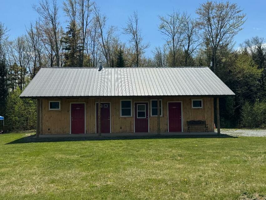 Golden Leaf Campground Large Bath House Laundry1