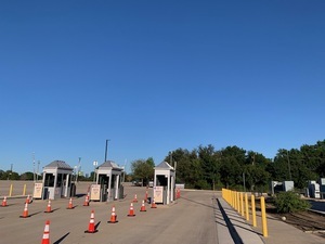 Yellow Rv Lot Entry Photo 5